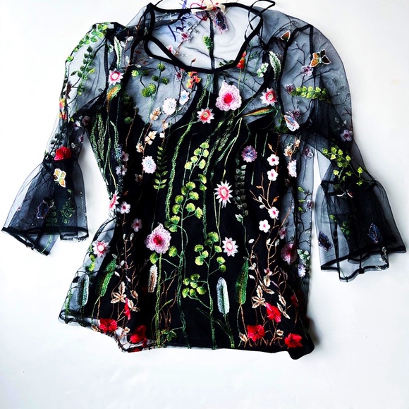 QueensNDollz Tops - Tyliyah TWILIGHT GARDEN BLOUSE dressy floral size Medium